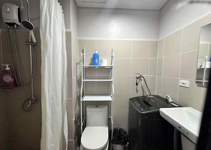 Modern Comfort In Pasay With Pool