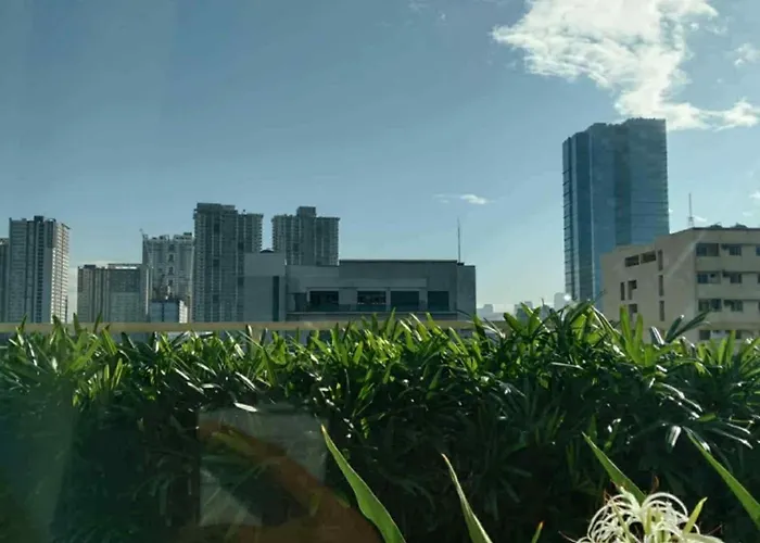 Modern Comfort In Pasay With Pool